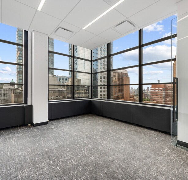 1 Willoughby Sq, Brooklyn, NY à louer - Photo du bâtiment - Image 2 de 22