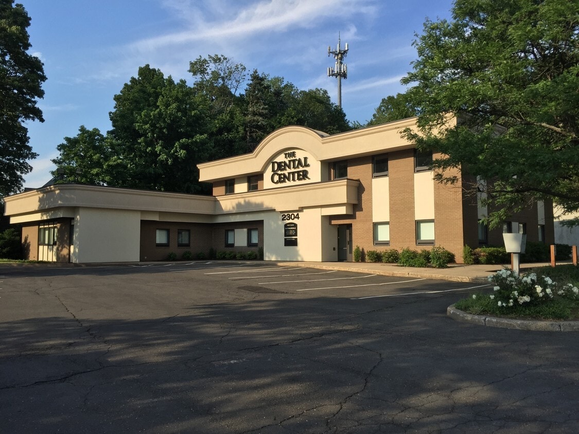 2304-2306 Berlin Tpke, Newington, CT for lease Building Photo- Image 1 of 5