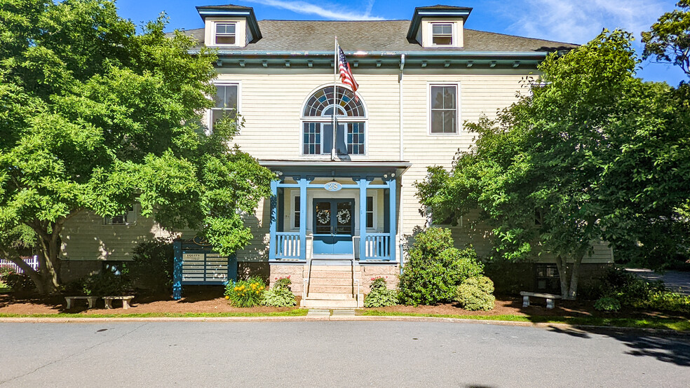 28 School St, Branford, CT à vendre - Photo du bâtiment - Image 1 de 1