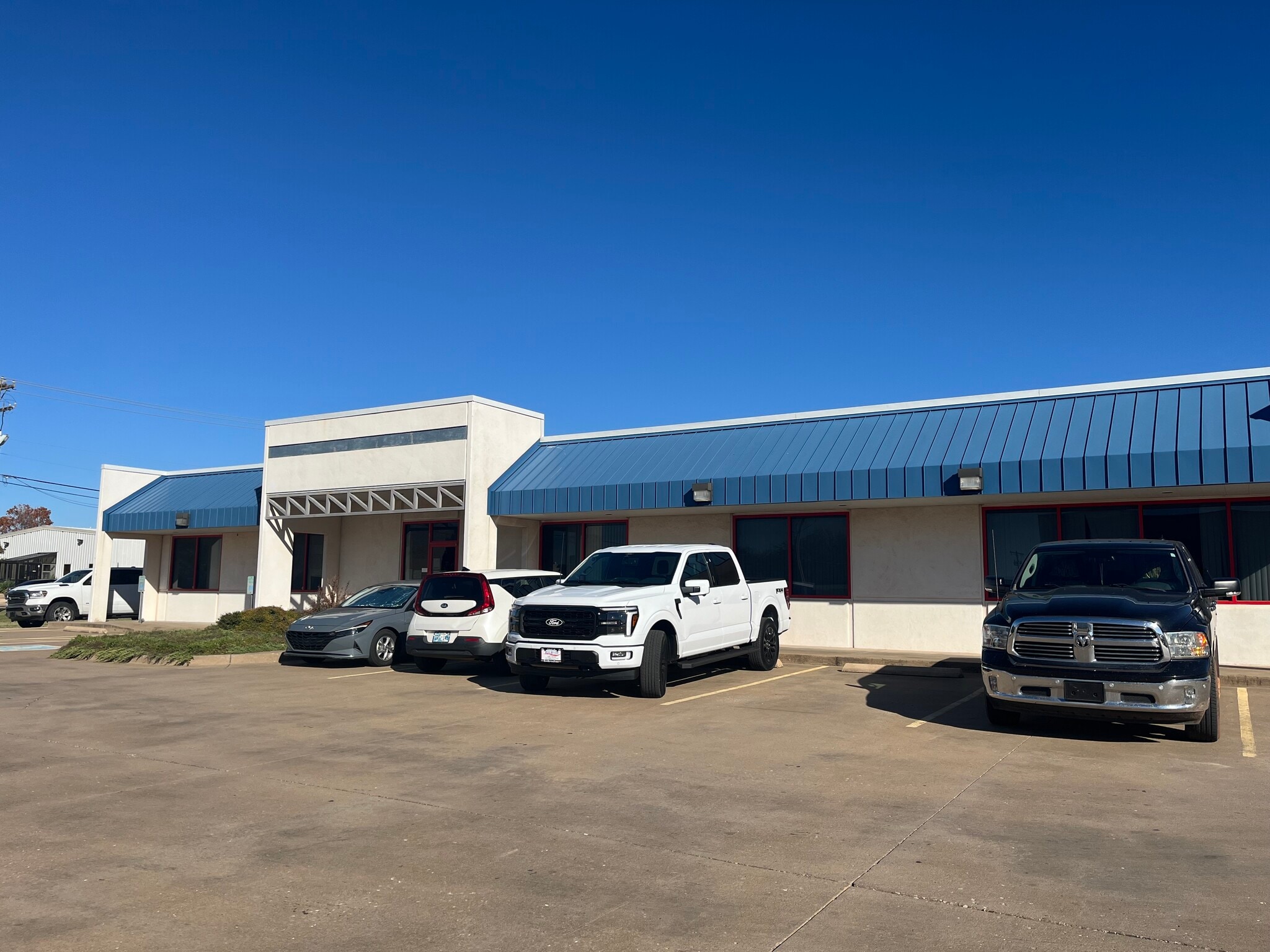 5300 SW 33rd St, Oklahoma City, OK for lease Building Photo- Image 1 of 11