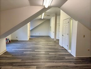290 N Main St, Ashland, OR for lease Interior Photo- Image 2 of 10