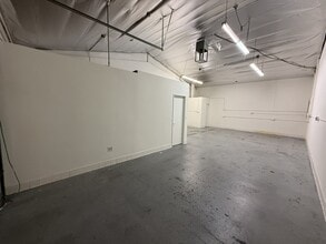 9907-9909 Canoga Ave, Chatsworth, CA à louer Photo intérieure- Image 2 de 5