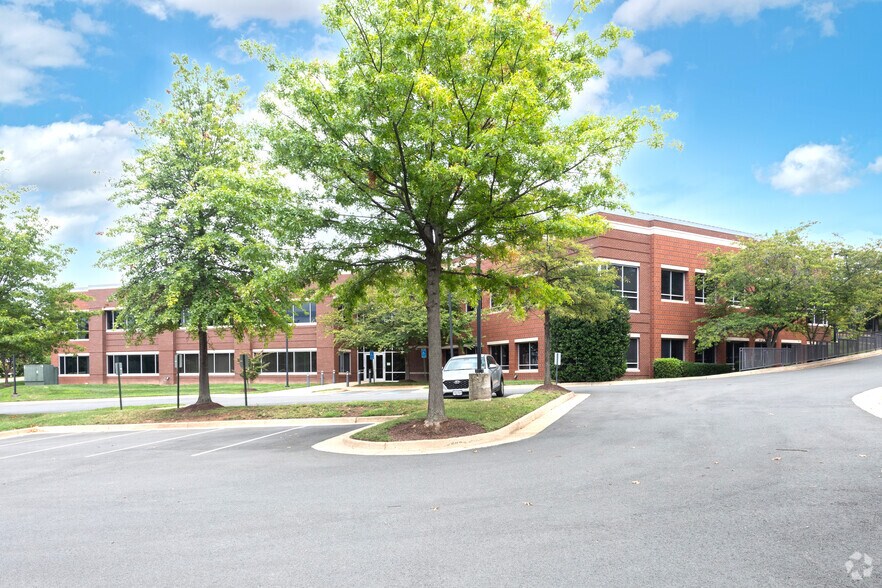 4530 Walney Rd, Chantilly, VA à louer - Photo du bâtiment - Image 2 de 5