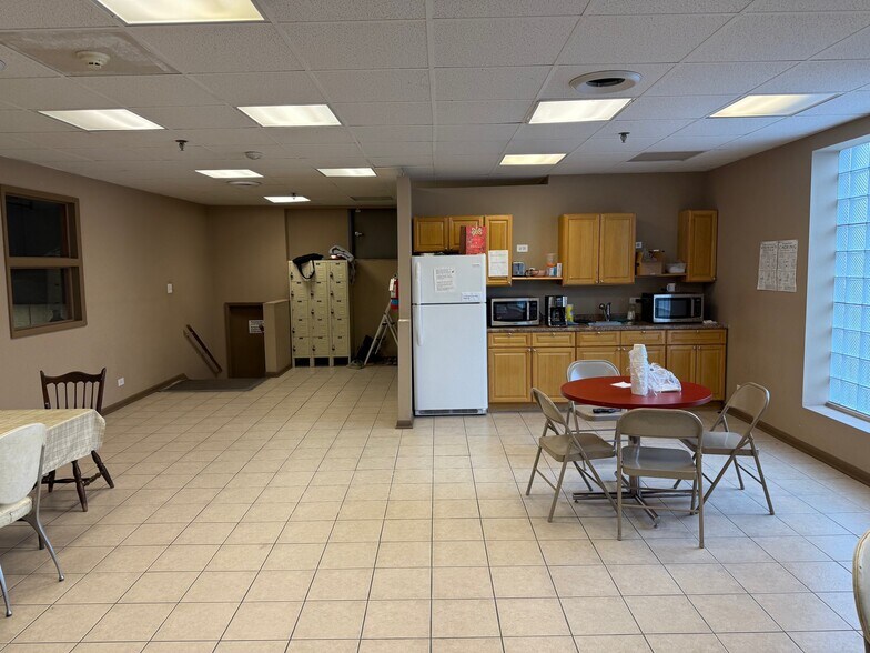 4949 N Western Ave, Chicago, IL à louer - Photo du bâtiment - Image 2 de 17