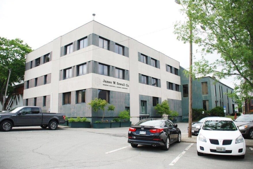 136 Center St, Old Town, ME à vendre - Photo principale - Image 1 de 73