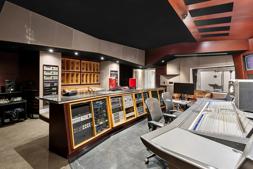 751 N Highland Ave, Los Angeles, CA for sale - Interior Photo - Image 1 of 12