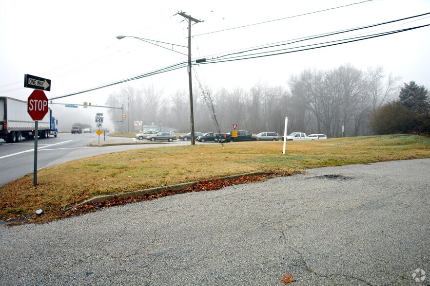 371 Ritchie Hwy, Severna Park, MD à vendre - Photo du bâtiment - Image 2 de 7