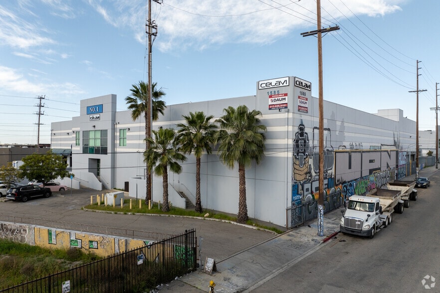 1585 Rio Vista Ave, Los Angeles, CA for sale - Building Photo - Image 2 of 7