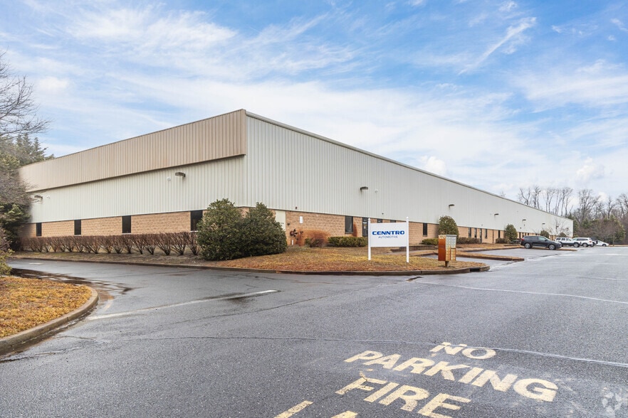 323 Fairfield Rd, Freehold, NJ for lease - Building Photo - Image 2 of 5