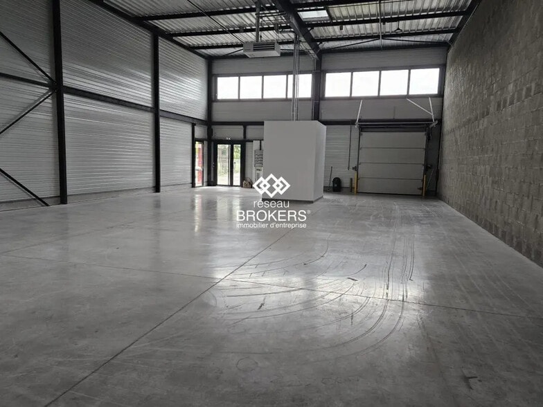 Flex in Longvic for lease - Interior Photo - Image 2 of 4