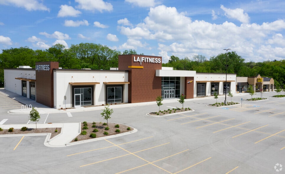 541-575 E Roosevelt Rd, Lombard, IL for sale - Primary Photo - Image 1 of 3