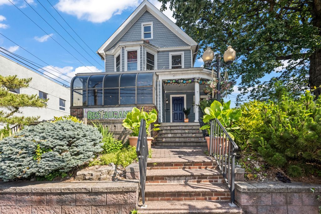 585 Forest Ave, Staten Island, NY for sale Primary Photo- Image 1 of 22