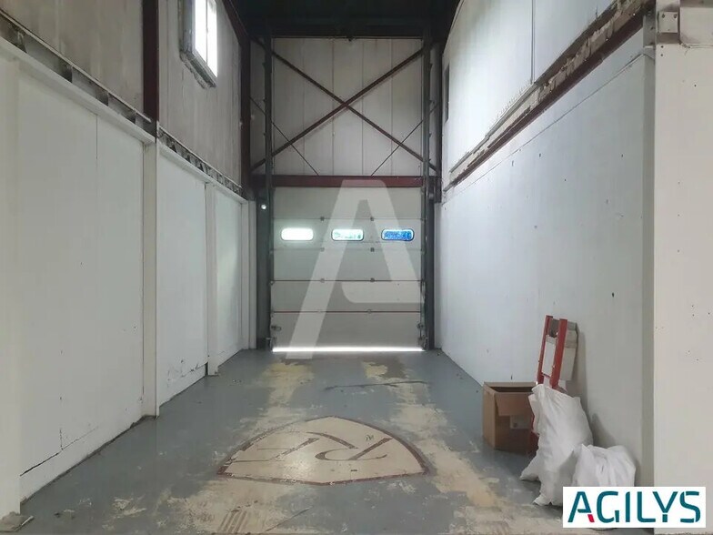 Flex in Champigny-sur-Marne for lease - Interior Photo - Image 1 of 6