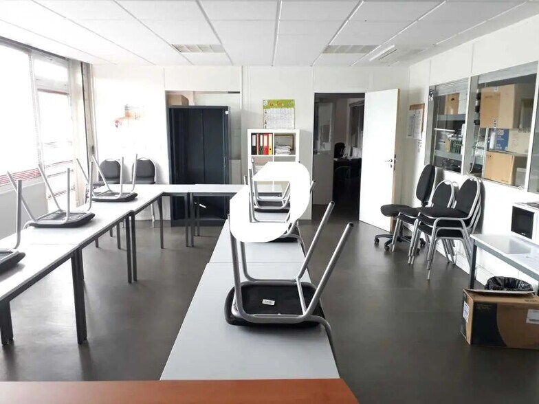 Bureau dans Lormont à vendre - Photo du bâtiment - Image 2 de 12