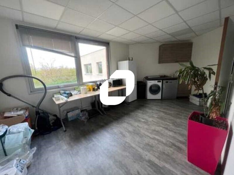 Flex dans Nanterre à louer - Photo du bâtiment - Image 3 de 40