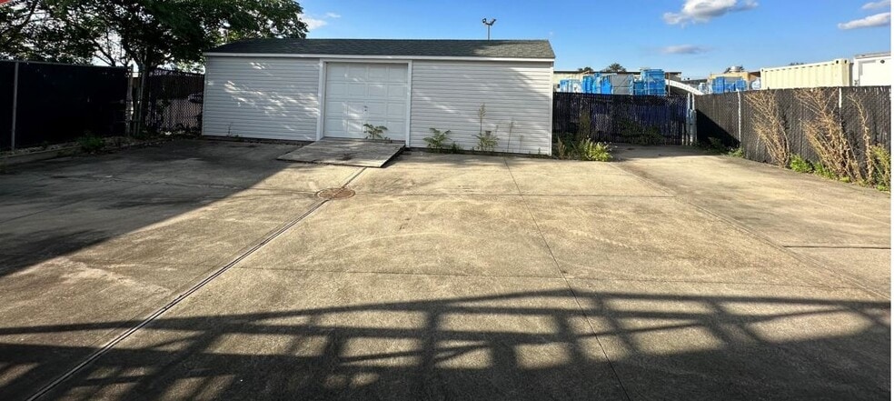 77 Gazza Blvd, Farmingdale, NY for sale - Building Photo - Image 3 of 50