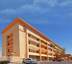 La Quinta Inn & Suites by Wyndham El Paso - Motel