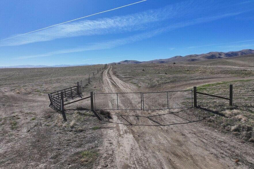 West of Prince Avenue, Mendota, CA à vendre - Photo du bâtiment - Image 2 de 12