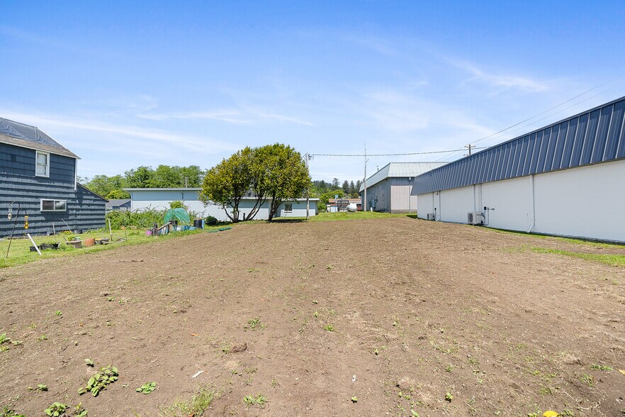 9330 4th St, Bay City, OR à vendre - Photo du bâtiment - Image 3 de 21
