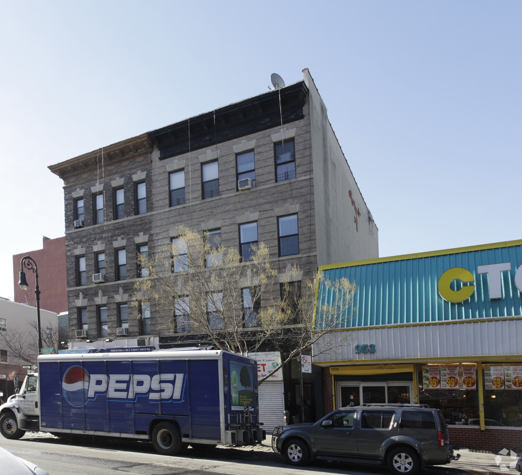 951 Manhattan Ave, Brooklyn, NY for lease Primary Photo- Image 1 of 8
