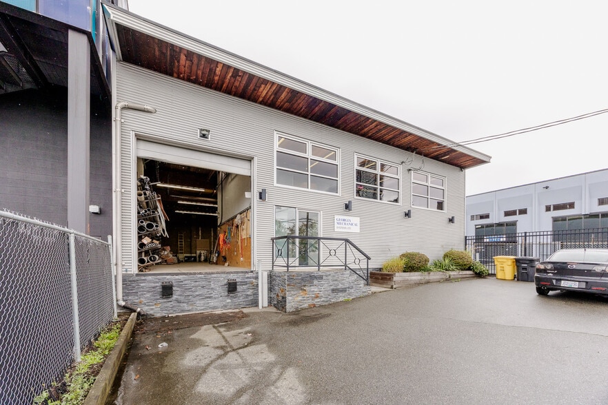 3905 2nd Ave, Burnaby, BC for sale - Building Photo - Image 3 of 14