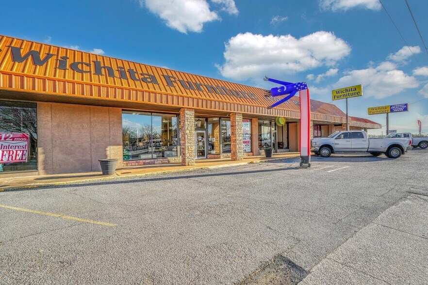 1127 NW Cache Rd, Lawton, OK à vendre - Photo du bâtiment - Image 2 de 24