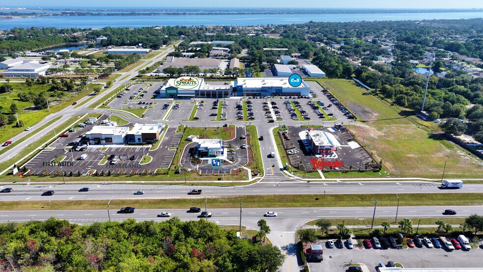 5183 N Wickham Rd, Melbourne, FL à louer - Photo du bâtiment - Image 3 de 6