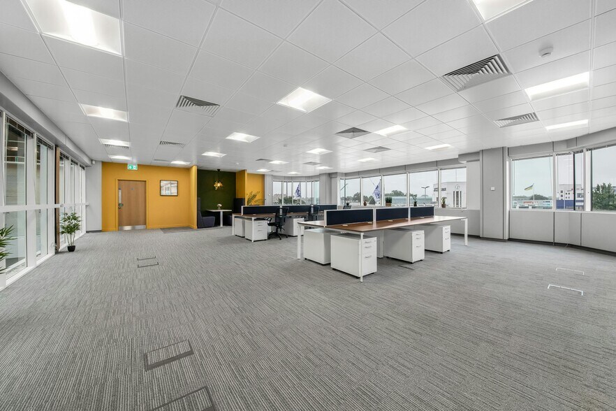 950 Great West Rd, Brentford à louer - Photo du bâtiment - Image 3 de 9