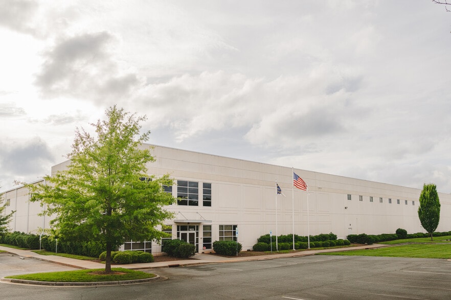 1023 Corporate Park Dr, Mebane, NC for lease - Building Photo - Image 2 of 2