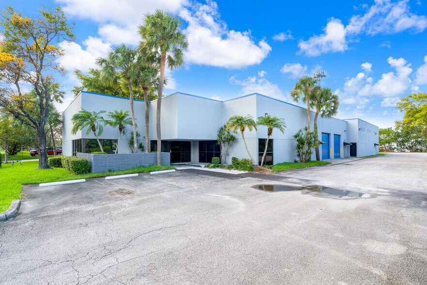 3541 NW 53rd St, Fort Lauderdale, FL à louer - Photo du bâtiment - Image 2 de 22
