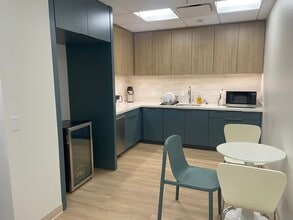 8603 Westwood Center Dr, Vienna, VA for lease Interior Photo- Image 1 of 4