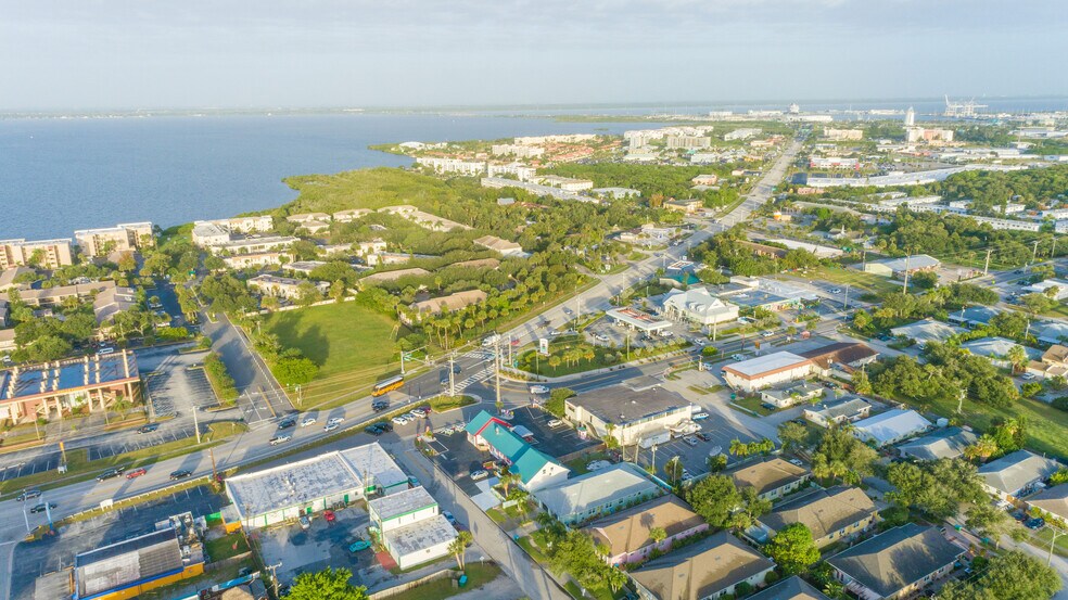 7900 N Atlantic Ave, Cape Canaveral, FL à louer - Photo du bâtiment - Image 2 de 4
