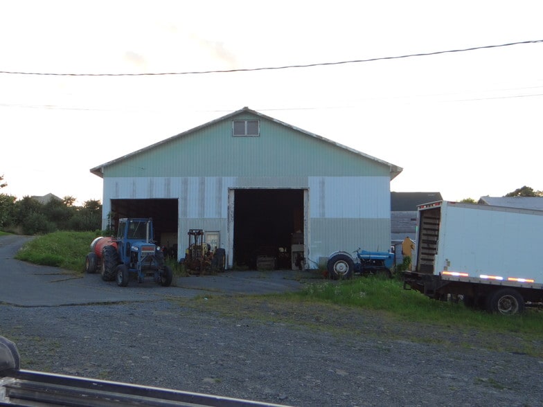 275 Lattintown Rd, Marlboro, NY for sale - Building Photo - Image 2 of 15