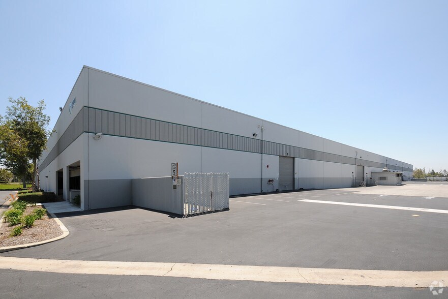 3200 Enterprise St, Brea, CA à louer - Photo du bâtiment - Image 1 de 4