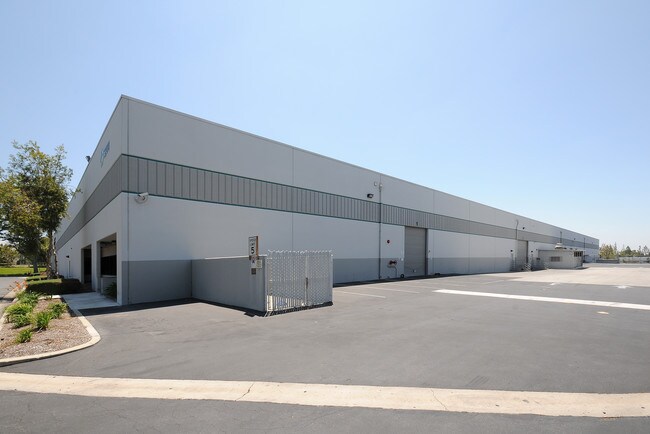Plus de détails pour 3200 Enterprise St, Brea, CA - Industriel à louer