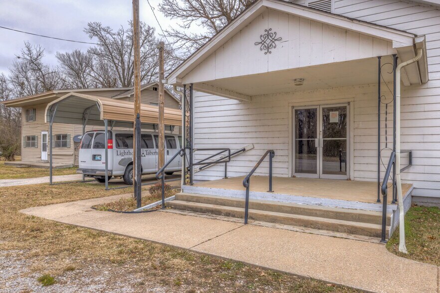 215 S Bixby St, Coweta, OK à vendre - Photo du bâtiment - Image 2 de 41