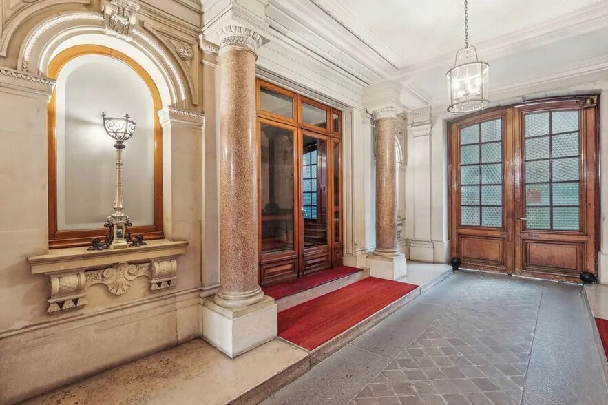 Bureau dans Paris à vendre - Hall d’entrée - Image 2 de 11