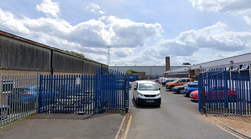 12-14 Edmonds Close, Wellingborough à louer - Photo du bâtiment - Image 2 de 3