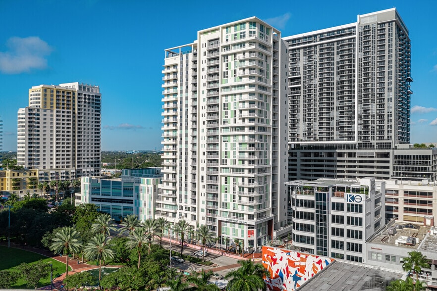 4 W Las Olas Blvd, Fort Lauderdale, FL for sale - Primary Photo - Image 1 of 85