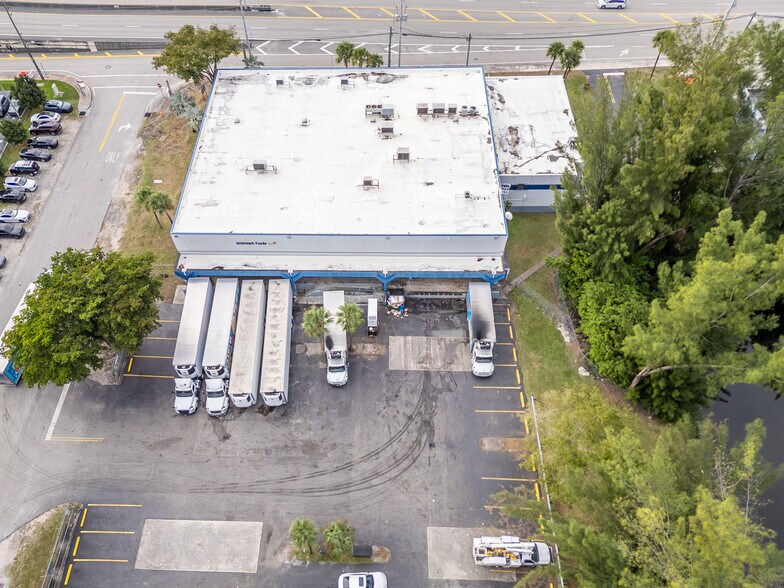 9665 NW 13th St, Doral, FL à louer - Photo du bâtiment - Image 3 de 26