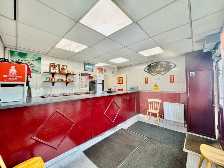 53 High Street South, Dunstable for sale - Building Photo - Image 3 of 8