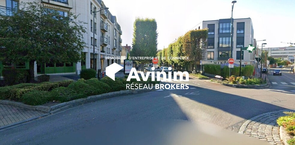 Retail in Le Chesnay-Rocquencourt for lease - Building Photo - Image 2 of 3