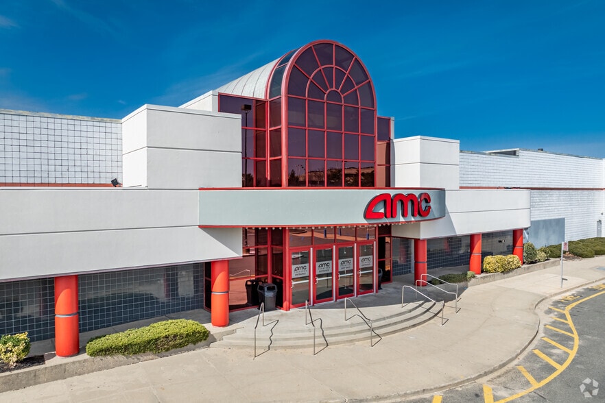 1025 Corporate Dr, Westbury, NY for lease - Building Photo - Image 2 of 5