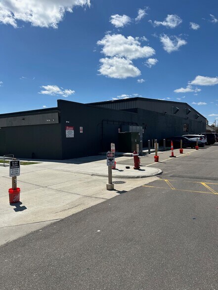 45300 Mound Rd, Shelby Township, MI à vendre - Photo du bâtiment - Image 3 de 14