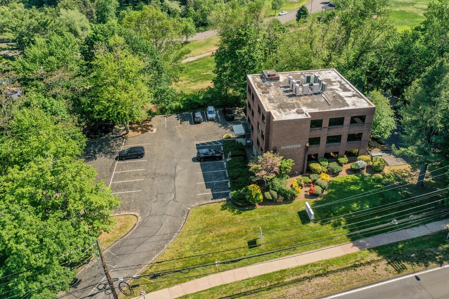 2751 Dixwell Ave, Hamden, CT à vendre - Photo du bâtiment - Image 3 de 20