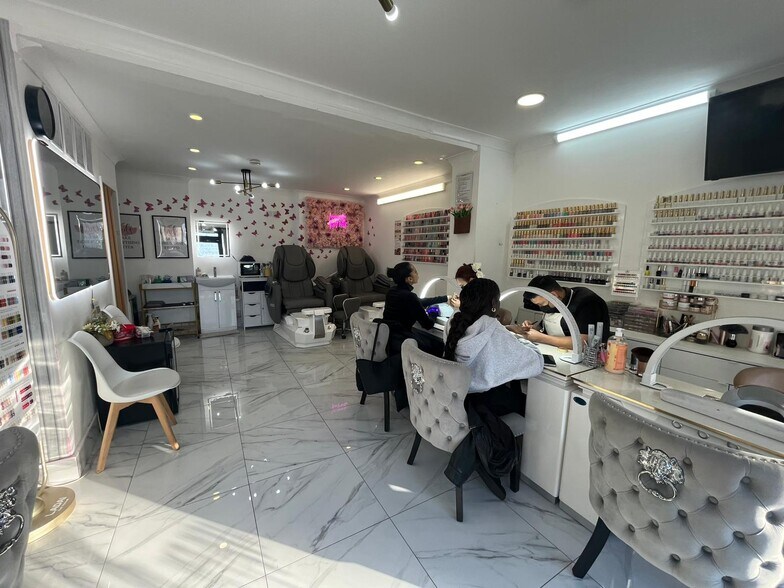 325 Stanstead Rd, Londres à vendre - Photo du bâtiment - Image 2 de 4