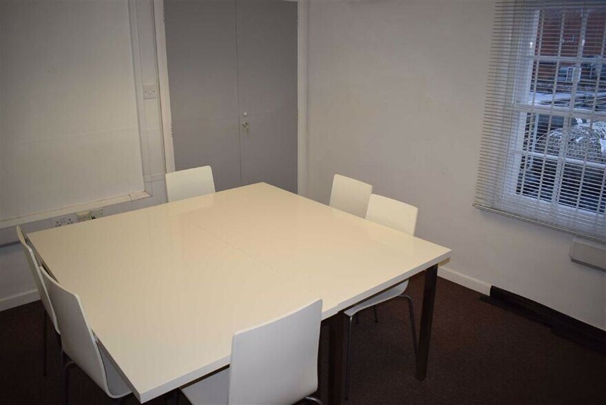 218 High St, Epping à louer - Photo du bâtiment - Image 3 de 6