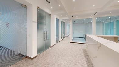 525 Clematis St, West Palm Beach, FL for lease Interior Photo- Image 1 of 4
