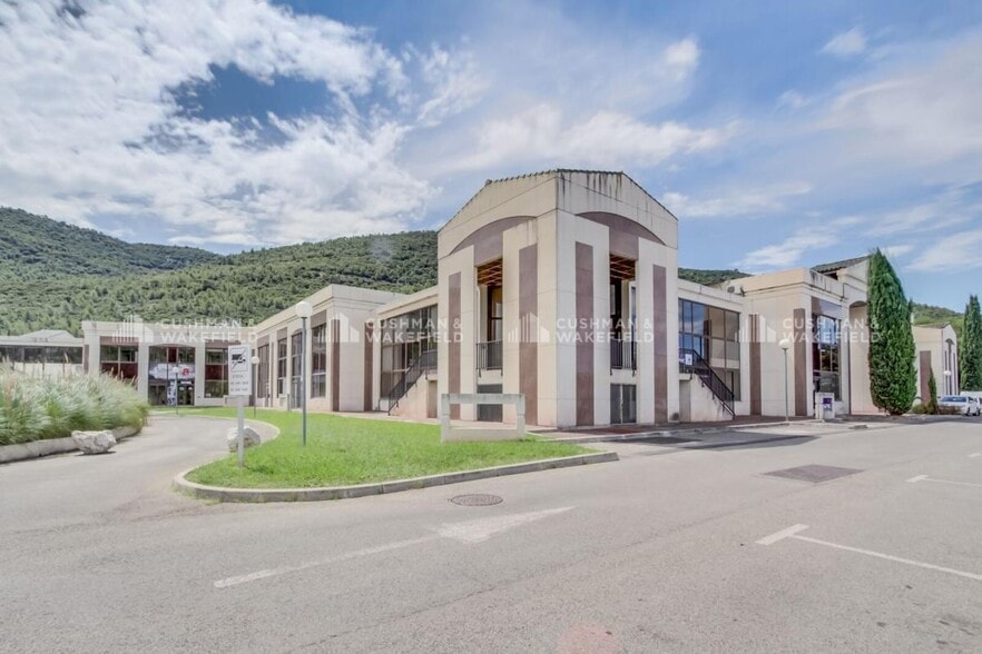 30 Avenue Du Chateau De Jouques, Gémenos for lease - Building Photo - Image 1 of 27