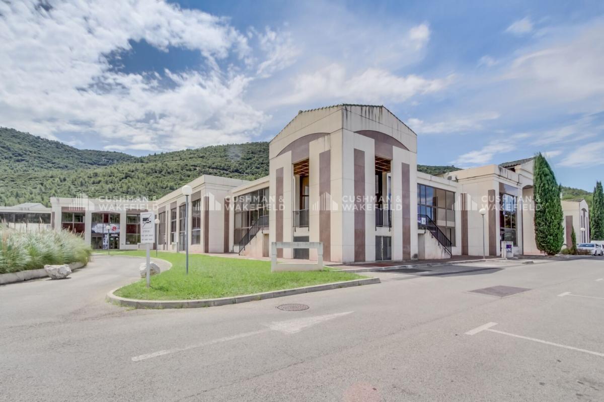 30 Avenue Du Chateau De Jouques, Gémenos for lease Building Photo- Image 1 of 28